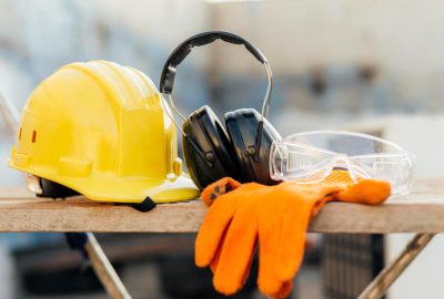 protective-glasses-with-hard-hat-headphones